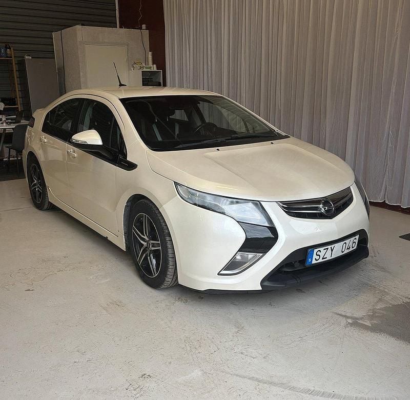 Vit Begagnad 2012 Opel Ampera Halvkombi | 69 000 kr - Bild 1/4