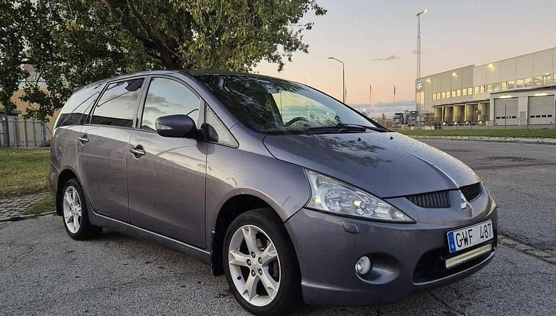 Grå Begagnad 2009 Mitsubishi Grandis Minibuss | 28 900 kr (Bra pris) - Bild 1/4