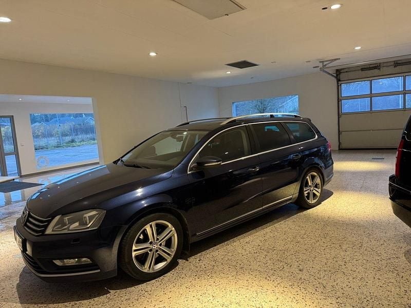 Mörkblå Begagnad 2013 VW Passat GT Kombi | 54 900 kr (Lite dyr) - Bild 1/4