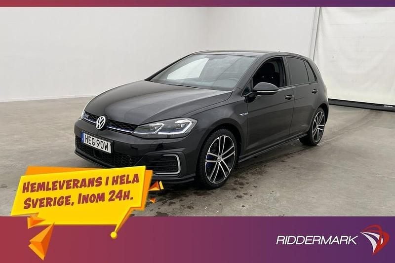 Svart Begagnad 2020 VW Golf VIII GTE Halvkombi | 249 800 kr (Marknadspris) - Bild 1/3