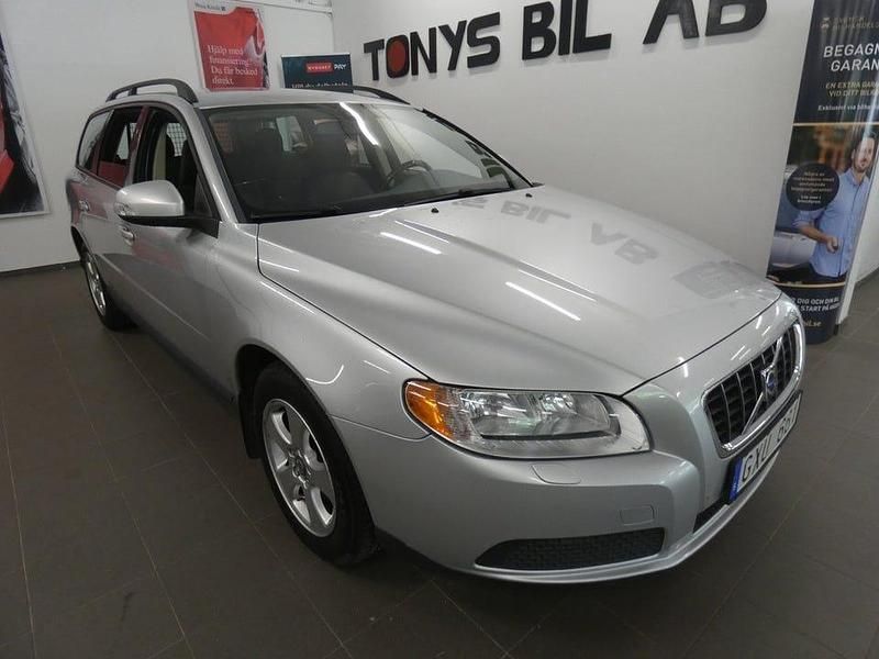 Grå Begagnad 2008 Volvo V70 Kinetic Kombi | 39 899 kr (Bra pris) - Bild 1/4