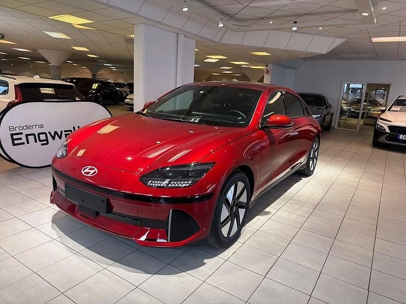 Röd Ny 2025 Hyundai Ioniq 6 Sedan | 479 900 kr (Marknadspris) - Bild 1/4