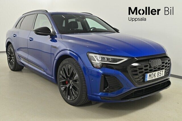 Ultrablå metallic Begagnad 2023 Audi Q8 e-tron S-Line SUV | 689 000 kr (Superpris) - Bild 1/3