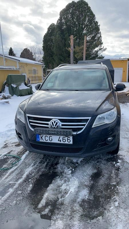 Begagnad 2010 VW Tiguan SUV | 70 000 kr (Bra pris) - Bild 1/4