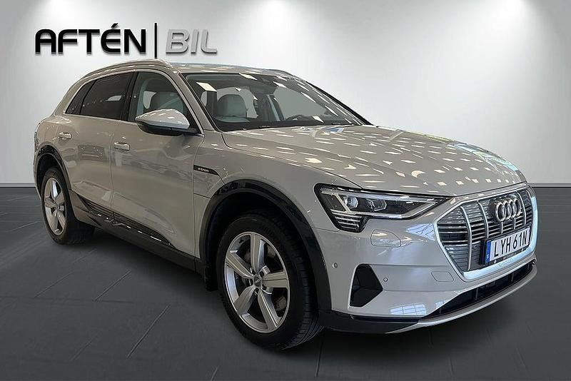 Begagnad Audi e-tron Proline 300 kW (408 HK) 2019 Ljusbrun SUV