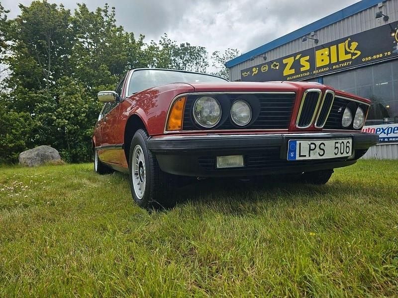 Begagnad BMW 735 218 HK (160 kW) 1981 Röd Sedan