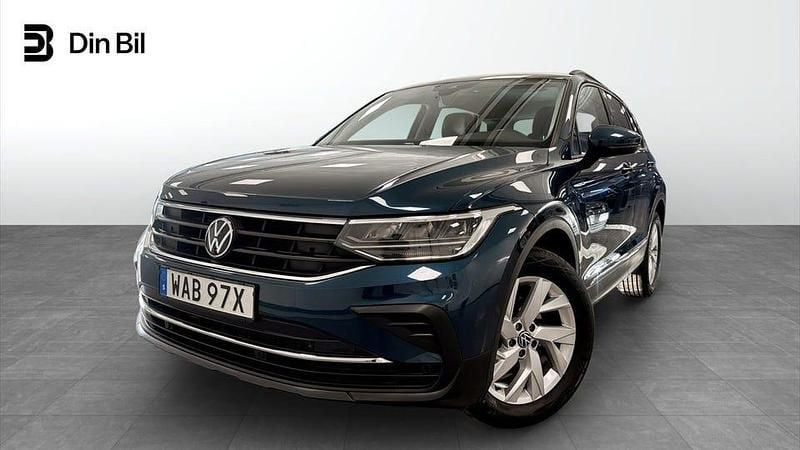 Blå Begagnad 2022 VW Tiguan SUV | 319 900 kr (Marknadspris) - Bild 1/4