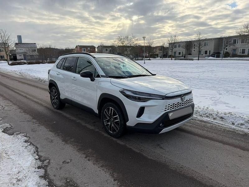 Begagnad Toyota Corolla Cross 140 HK (102 kW) 2025 SUV