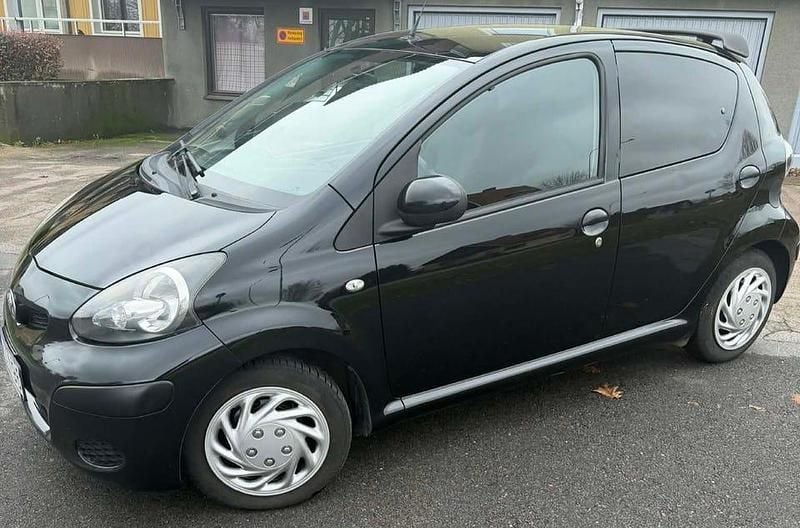 Begagnad 2011 Toyota Aygo Halvkombi | 38 000 kr (Marknadspris) - Bild 1/4