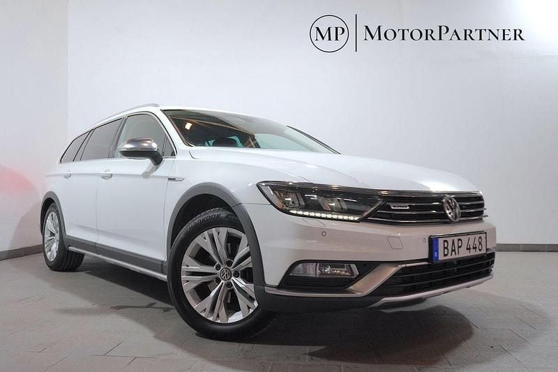 Vit Begagnad 2016 VW Passat Alltrack Kombi | 174 900 kr (Marknadspris) - Bild 1/4