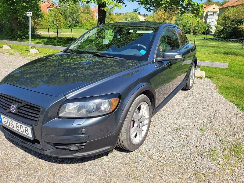 Grå Begagnad 2009 Volvo C30 Summum Halvkombi | 28 000 kr (Marknadspris) - Bild 1/3