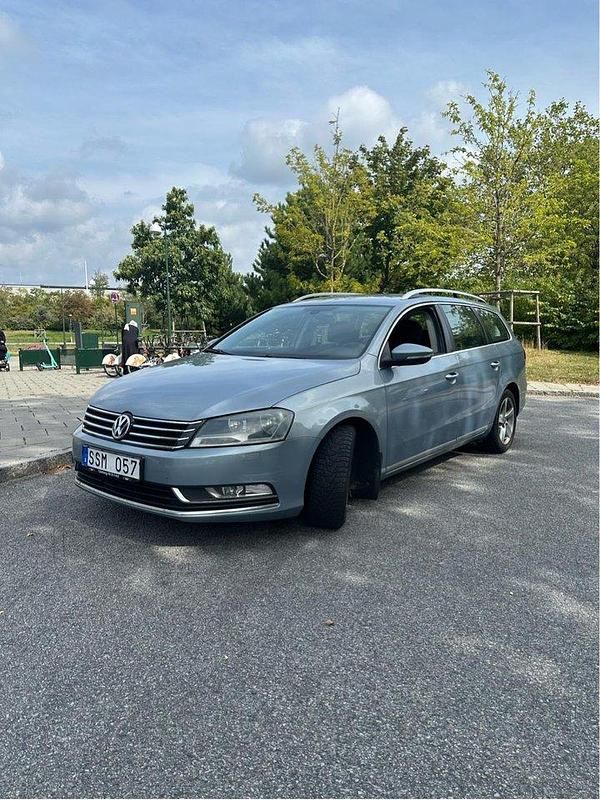 Grå Begagnad 2011 VW Passat Kombi | 47 000 kr (Marknadspris) - Bild 1/4