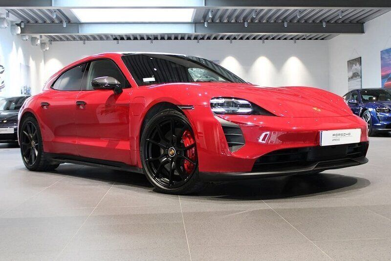 Röd Begagnad 2022 Porsche Taycan GTS Sport Turismo Sedan | 955 000 kr (Marknadspris) - Bild 1/4
