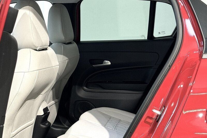 Begagnad Fiat 600 La Prima 115 kW (157 HK) 2024 Röd Halvkombi