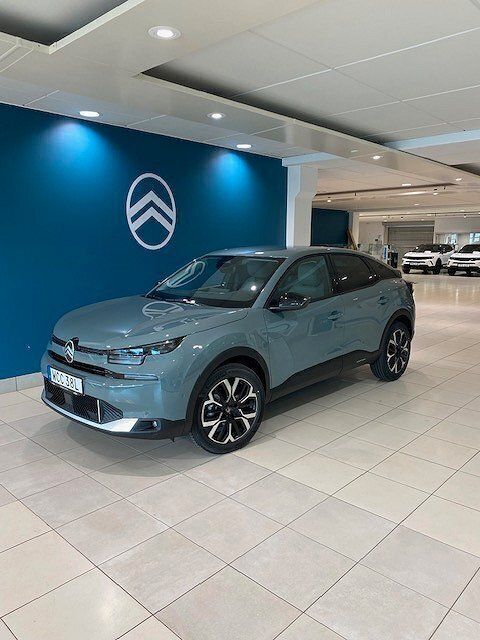 Grön Ny 2025 Citroën C4 PureTech Halvkombi | 269 500 kr (Marknadspris) - Bild 1/4