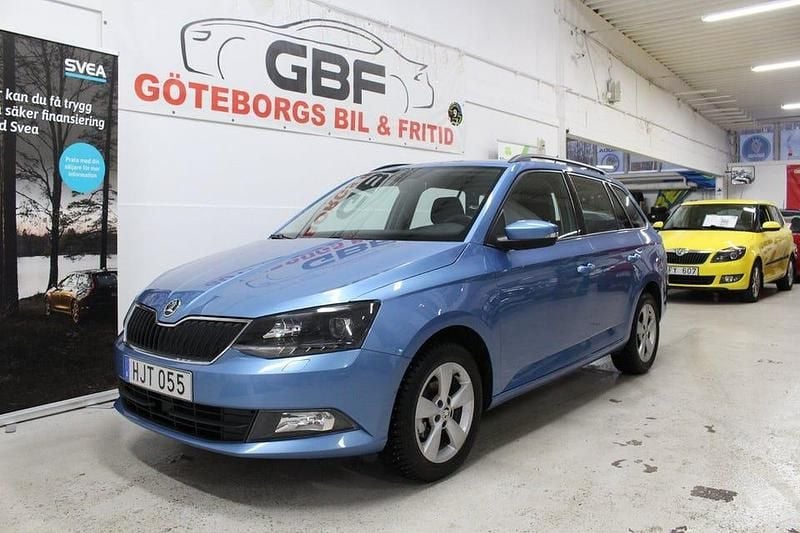 Blå Begagnad 2015 Skoda Fabia Style Kombi | 79 900 kr (Marknadspris) - Bild 1/4