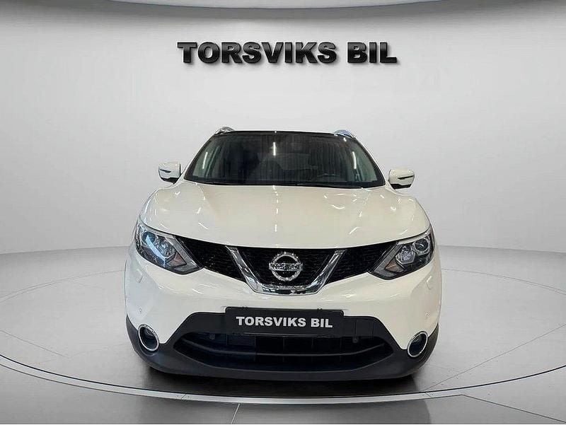 Vit Begagnad 2017 Nissan Qashqai 360º SUV | 99 900 kr (Superpris) - Bild 1/4