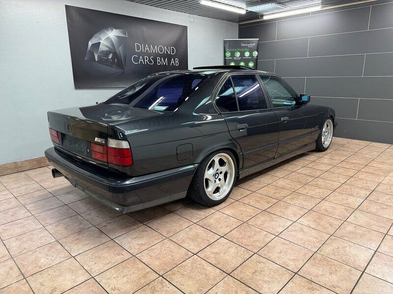 Svart Begagnad 1992 BMW M5 Sedan | 179 900 kr - Bild 1/4