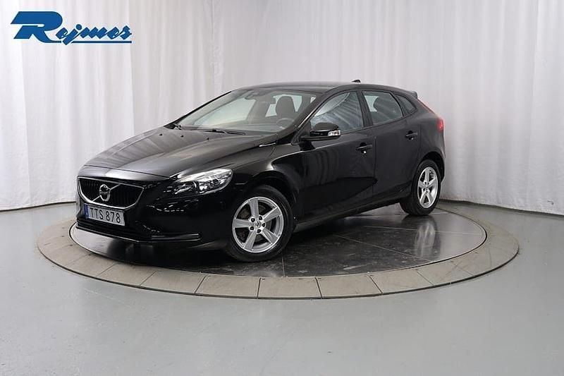 Svart (onyx svart metallic) Begagnad 2017 Volvo V40 Business Edition Kombi | 159 800 kr (Bra pris) - Bild 1/4