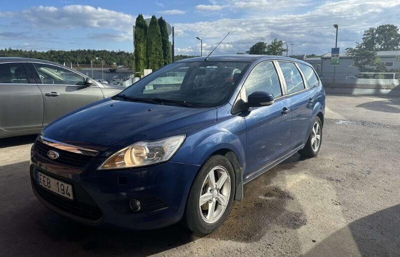 Blå Begagnad 2010 Ford Focus Platinum Kombi | 19 990 kr (Bra pris) - Bild 1/1