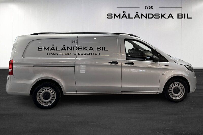 Begagnad Mercedes e-Vito 150 kW (204 HK) 2023 Silver Minibuss