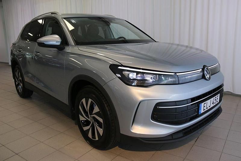 Silver Begagnad 2024 VW Tiguan Life SUV | 378 500 kr (Lite dyr) - Bild 1/4