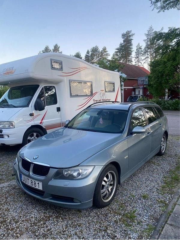 Grå Begagnad 2006 BMW 320 Advantage Kombi | 25 000 kr (Superpris) - Bild 1/4