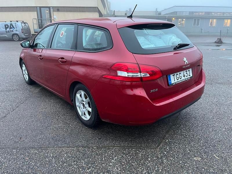 Begagnad Peugeot 308 SW Active 112 HK (82 kW) 2014 Mörkröd Kombi