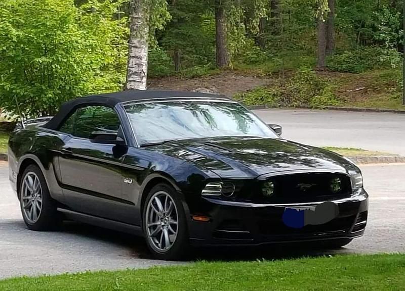 Svart Begagnad 2013 Ford Mustang GT Convertible Cab | 349 000 kr (Dyr) - Bild 1/4