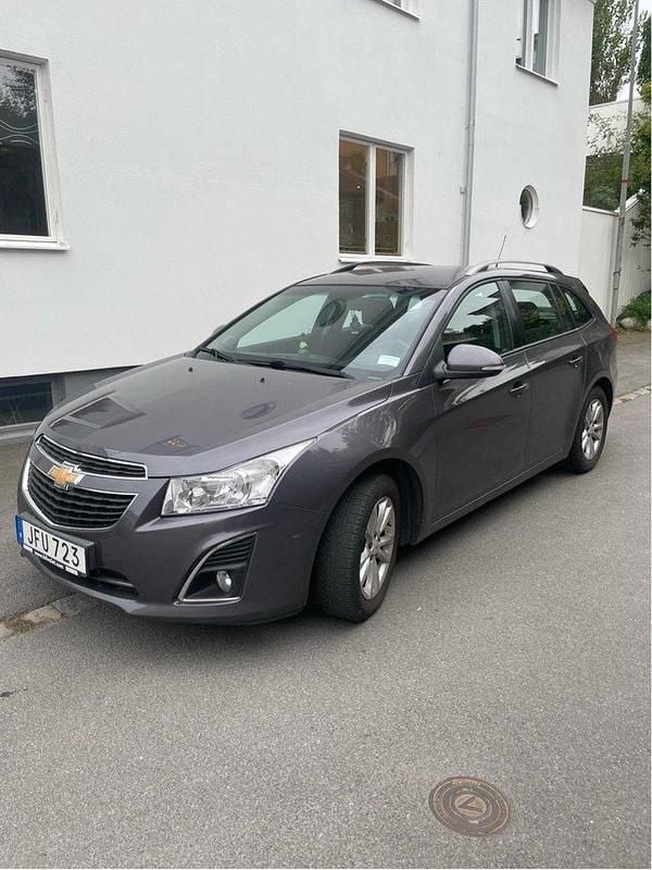 Grå Begagnad 2014 Chevrolet Cruze Kombi | 52 000 kr (Bra pris) - Bild 1/4