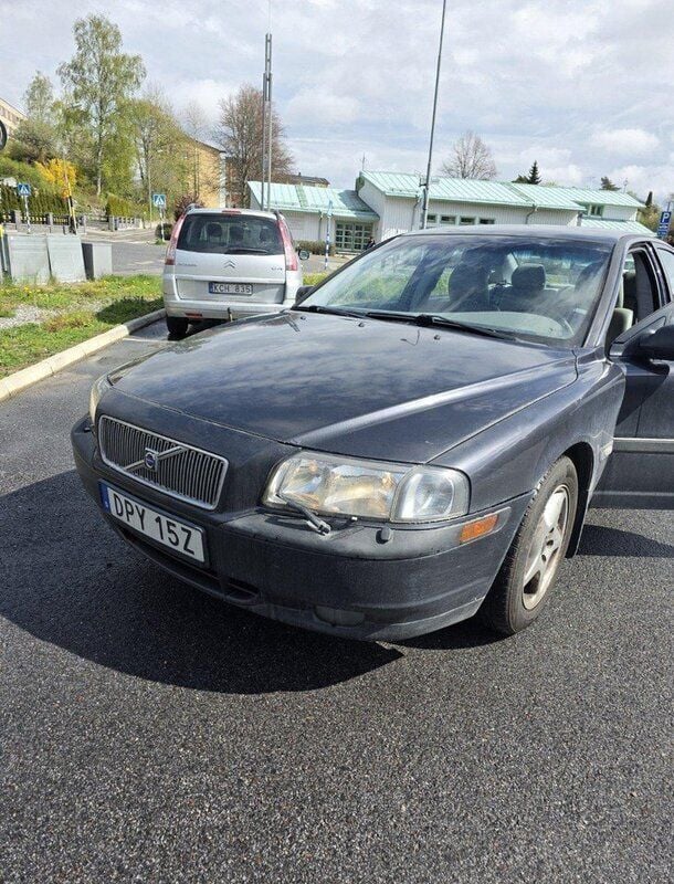 Grå Begagnad 2001 Volvo S80 Sedan | 15 000 kr (Bra pris) - Bild 1/2