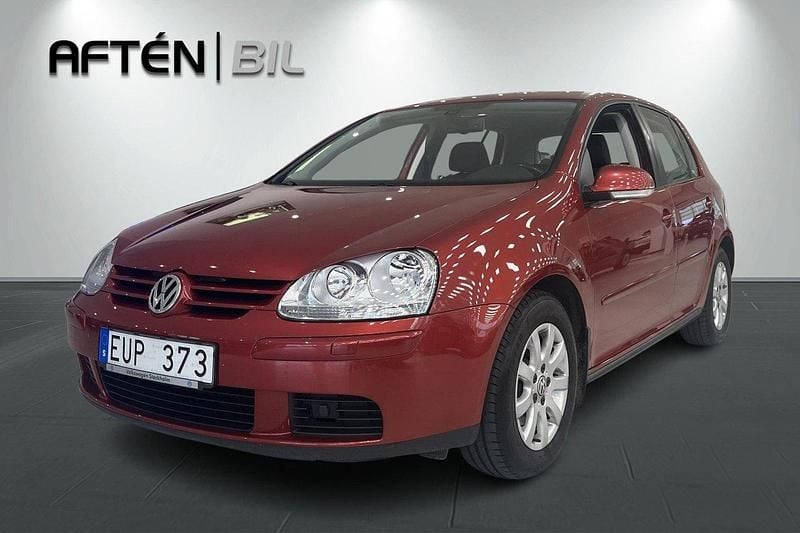 Mörkröd (röd) Begagnad 2009 VW Golf Halvkombi | 69 800 kr (Marknadspris) - Bild 1/3