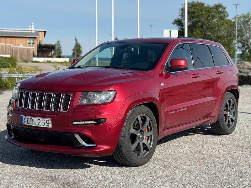 Röd Begagnad 2013 Jeep Grand Cherokee SRT8 SUV | 189 995 kr (Lite dyr) - Bild 1/4