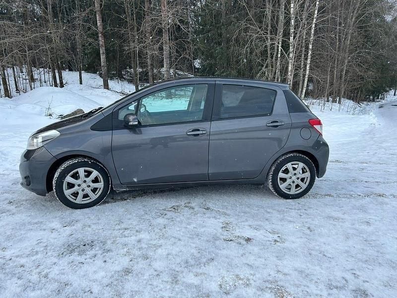 Begagnad 2014 Toyota Yaris Halvkombi | 99 000 kr (Marknadspris) - Bild 1/4