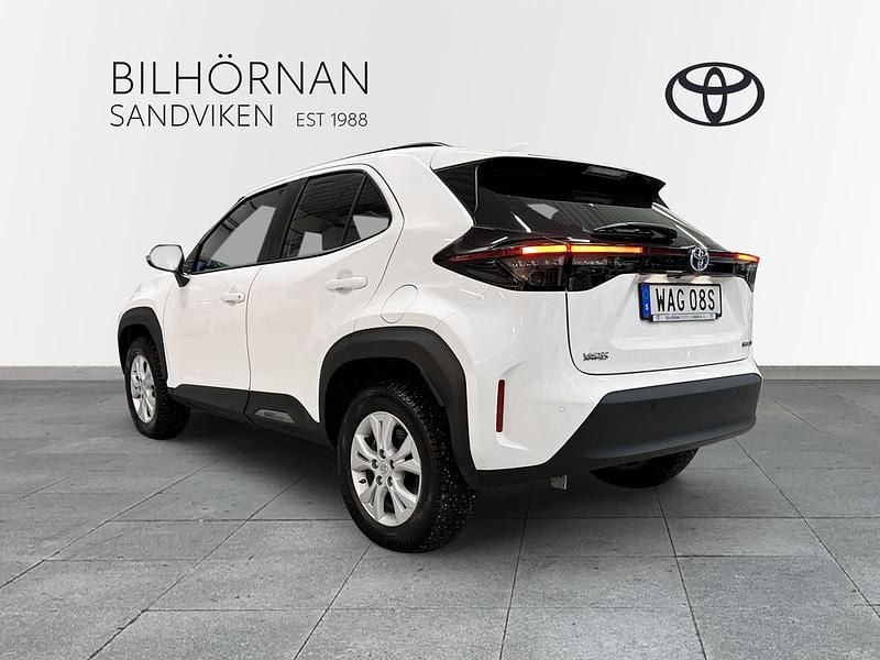 Begagnad Toyota Yaris 2023 Vit Halvkombi
