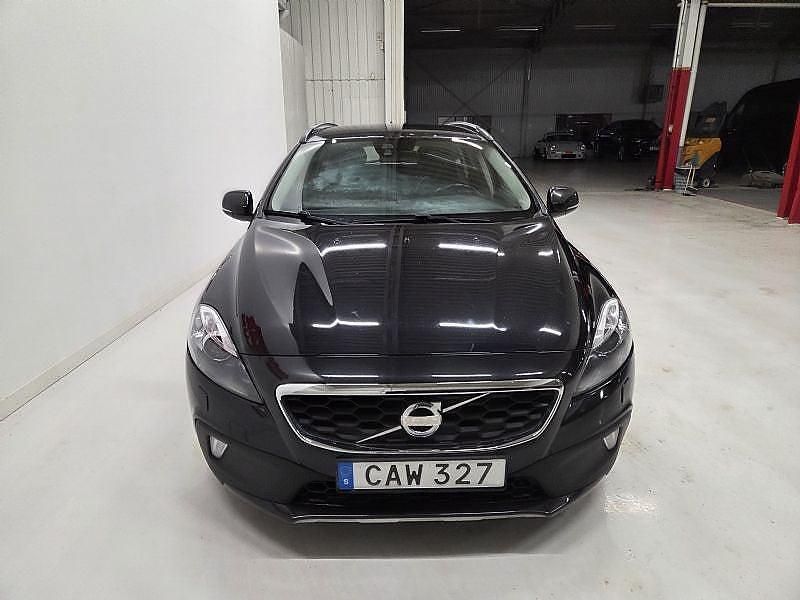 Begagnad Volvo V40 Momentum 114 HK (83 kW) 2014 Svart Halvkombi