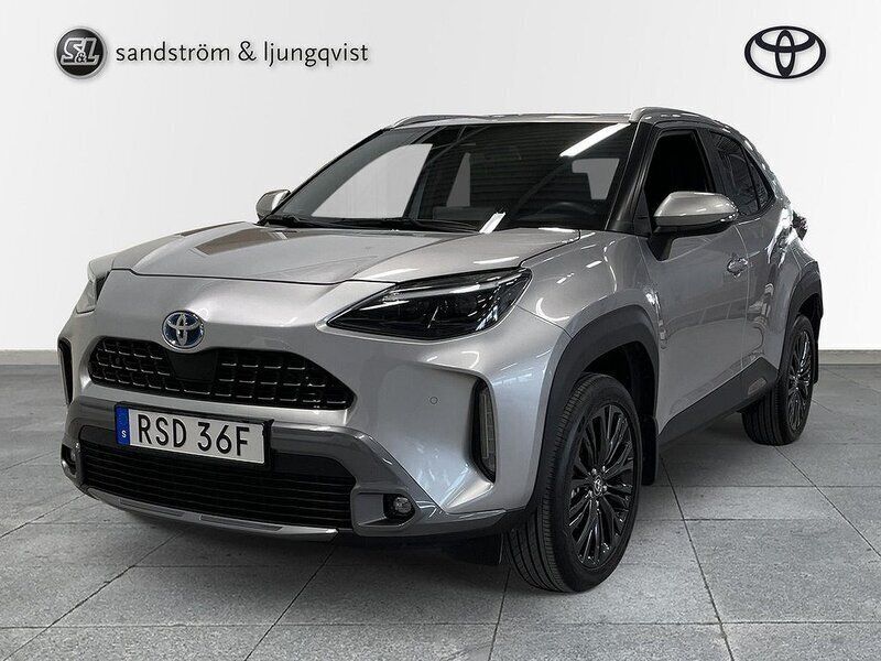 Silver Begagnad 2021 Toyota Yaris Cross SUV | 320 000 kr (Marknadspris) - Bild 1/3