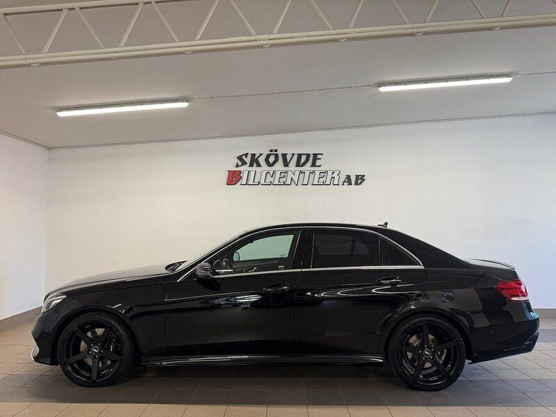 Svart Begagnad 2013 Mercedes E400 AMG Sedan | 249 500 kr - Bild 1/4
