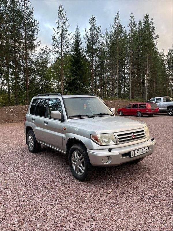 Silver Begagnad 2002 Mitsubishi Pajero SUV | 28 000 kr - Bild 1/4
