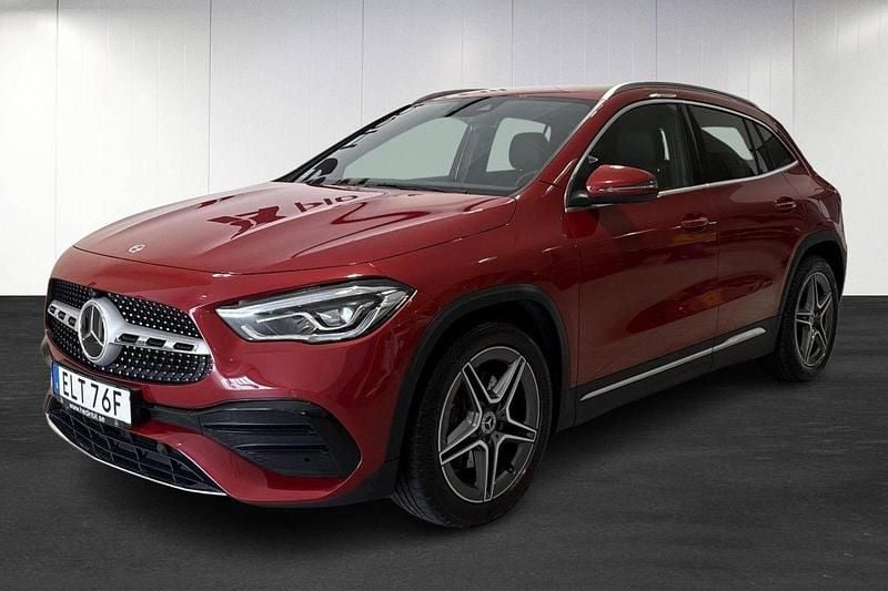 Begagnad 2023 Mercedes GLA200 AMG line SUV | 379 500 kr (Marknadspris) - Bild 1/4
