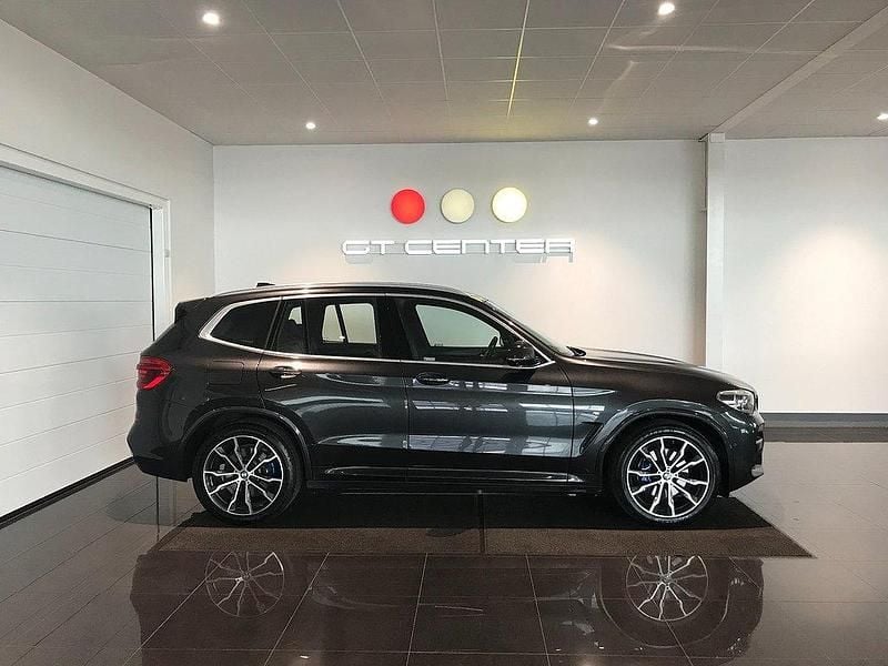 Grå Begagnad 2018 BMW X3 M Sport SUV | 339 900 kr (Marknadspris) - Bild 1/4