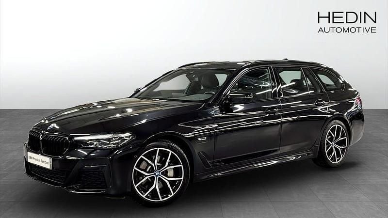 Svart Begagnad 2024 BMW 530 M Sport | 418 700 kr - Bild 1/4