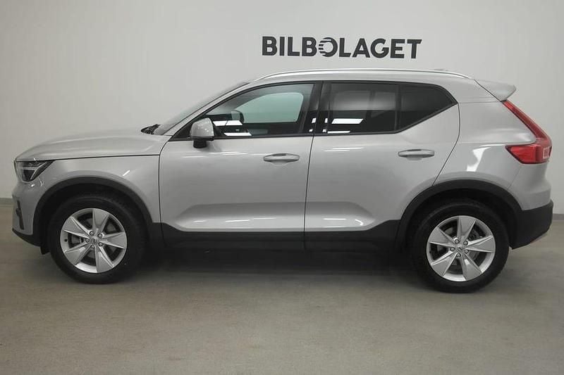 Begagnad Volvo XC40 Core 200 HK (147 kW) 2023 Silver SUV