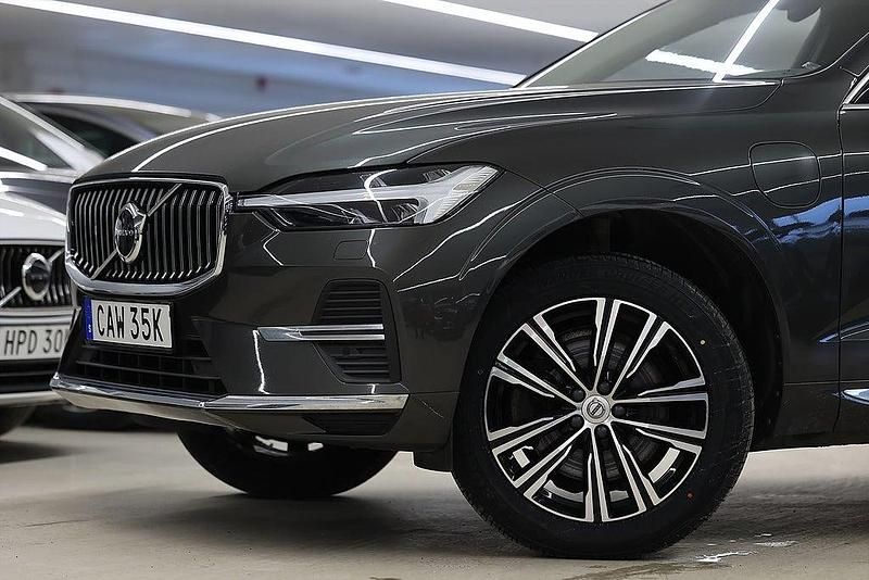 Begagnad Volvo XC60 Plus 350 HK (257 kW) 2021 Silver SUV