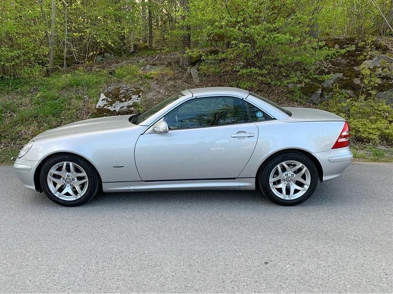 Silver Begagnad 2004 Mercedes SLK200 Cab | 85 000 kr (Bra pris) - Bild 1/4