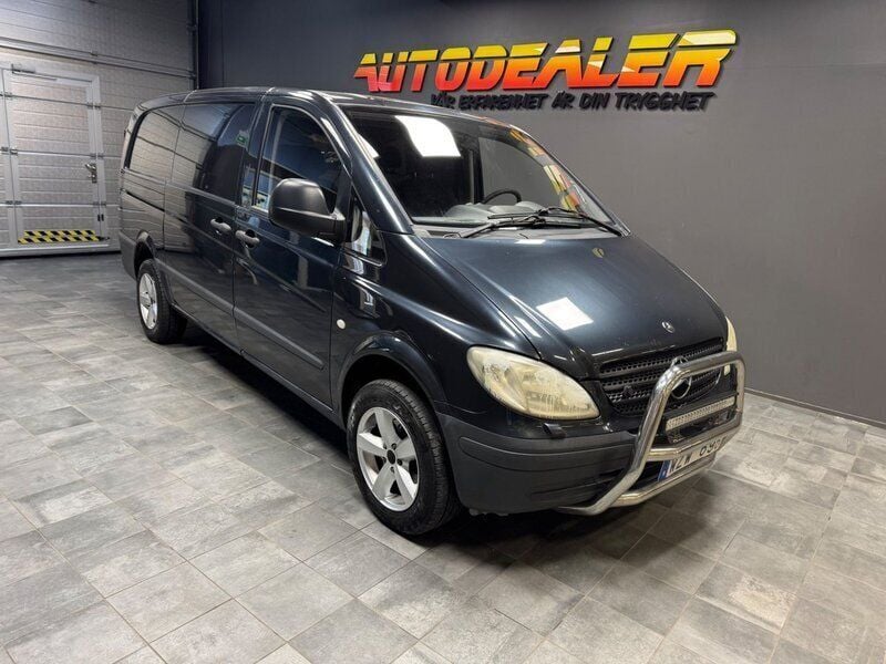 Svart Begagnad 2006 Mercedes Vito Minibuss | 59 900 kr (Marknadspris) - Bild 1/4