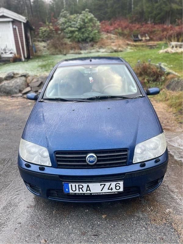 Begagnad Fiat Punto Dynamic 80 HK (58 kW) 2004 Halvkombi