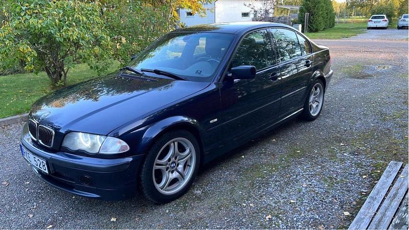 Blå Begagnad 2000 BMW 320 M Sport Sedan | 39 000 kr (Marknadspris) - Bild 1/4