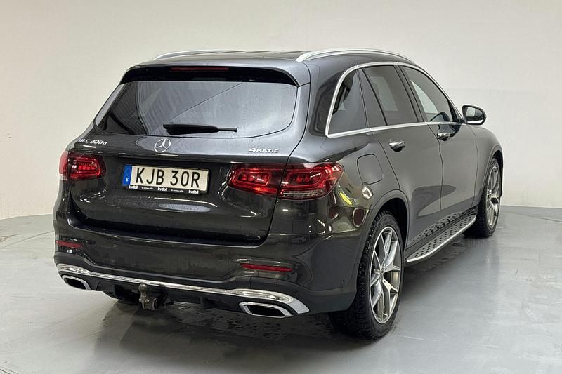 Begagnad Mercedes GLC300 AMG line 245 HK (180 kW) 2020 Grå