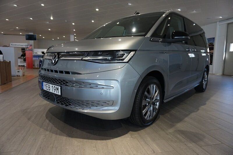 Blå Begagnad 2021 VW Multivan Minibuss | 540 000 kr (Marknadspris) - Bild 1/4